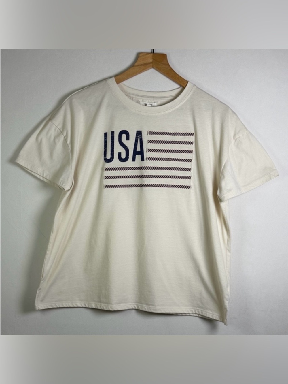Maurices Women’s USA Graphic Tee Ivory Distressed Flag Casual Streetwear Size L
